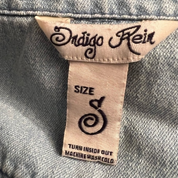 Indigo Rein jean vest frayed hem pockets small EUC - Picture 5 of 6